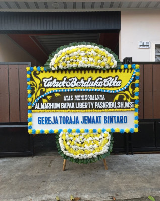 Papan Bunga Duka di Botolinggo
